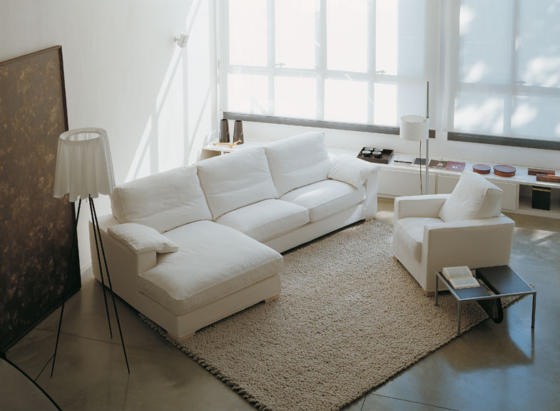 Sala de la TV style contemporaneo color marron, beige, marron, blanco  diseñado por MUEBLES TEMASV | Marca colaboradora | Copyright Temasv