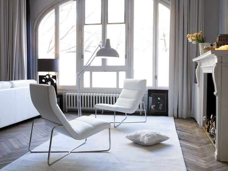 Sala de la TV Estilo clasico Color marron, blanco  diseñado por MUEBLES TEMASV | Marca colaboradora | Copyright Temasv
