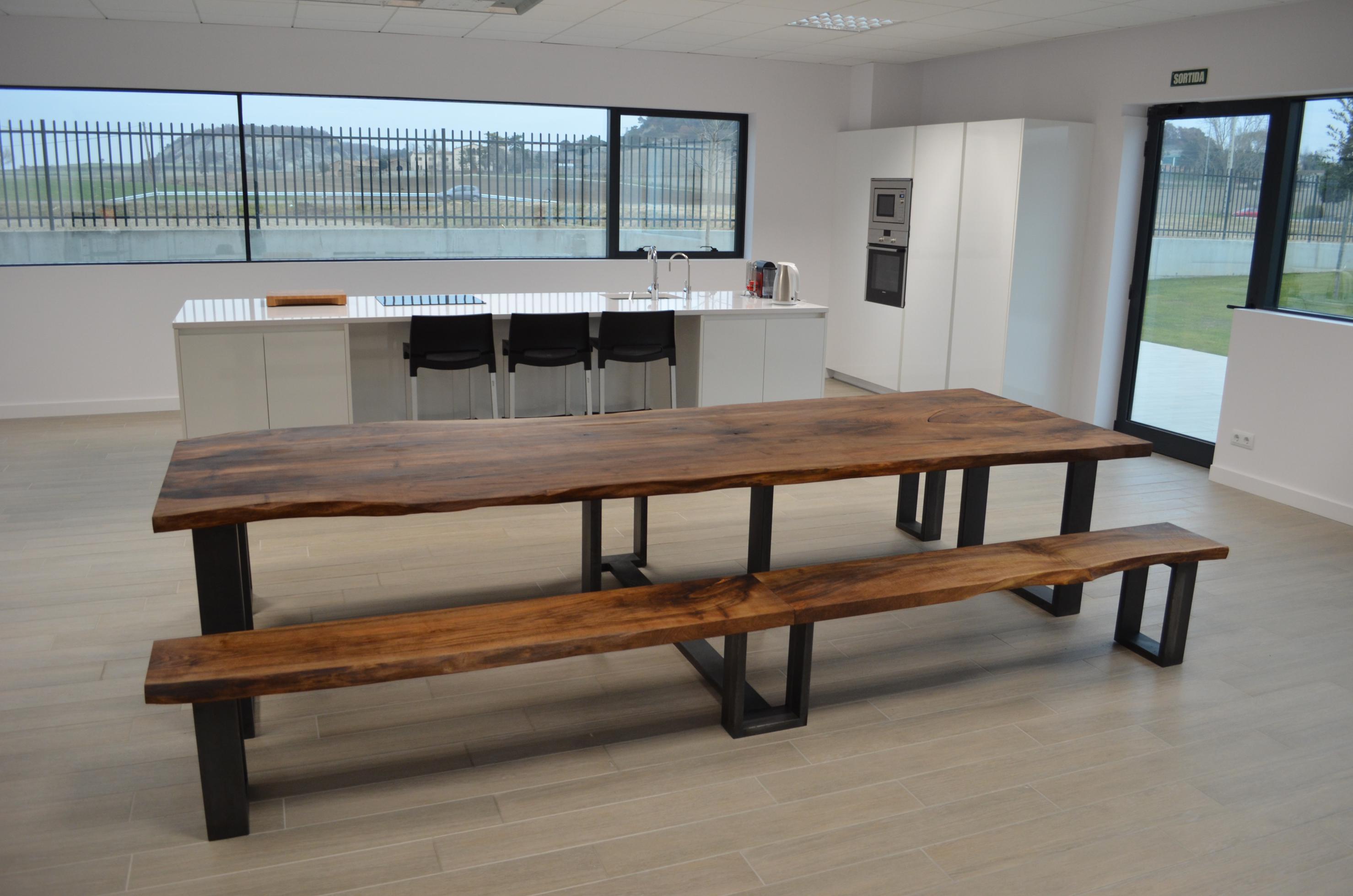 Comedor, Sala de conferencias style moderno color marron, beige, blanco  diseñado por Qhands Wood Design Barcelona | Marca colaboradora 