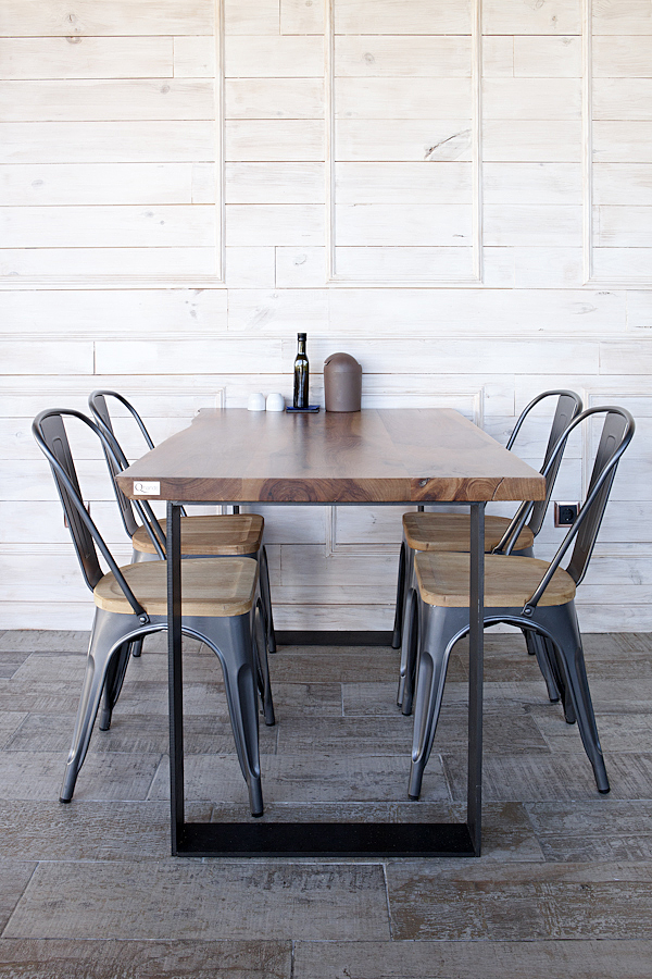 Restaurante style moderno color beige, marron, negro  diseñado por Qhands Wood Design Barcelona | Marca colaboradora | Copyright si
