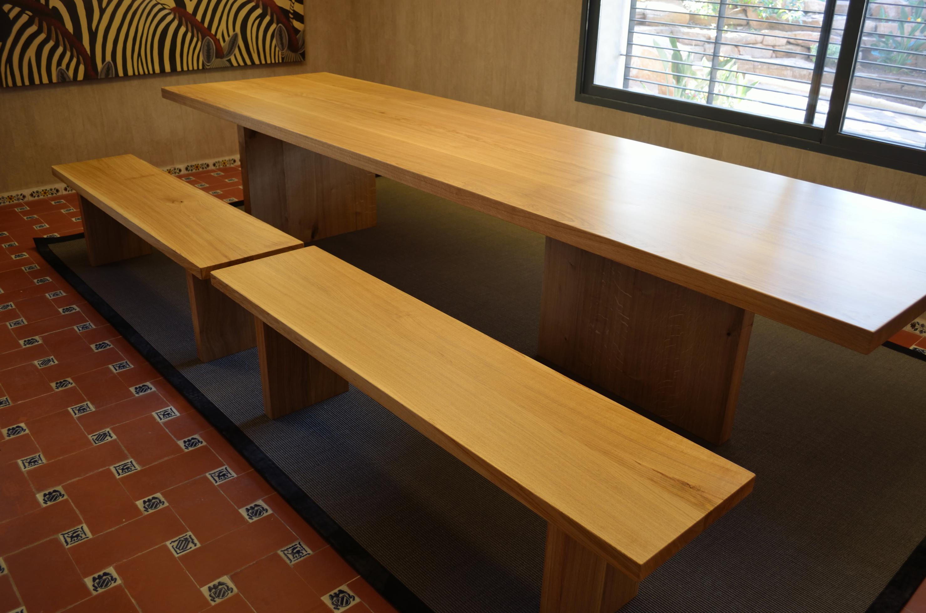 Comedor style moderno color rojo, marron  diseñado por Qhands Wood Design Barcelona | Marca colaboradora 
