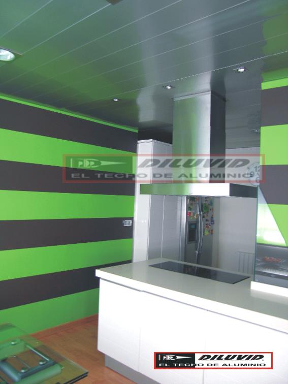 Cocina style moderno color verde, marron, blanco, gris, negro  diseñado por DILUVID | Marca colaboradora | Copyright si