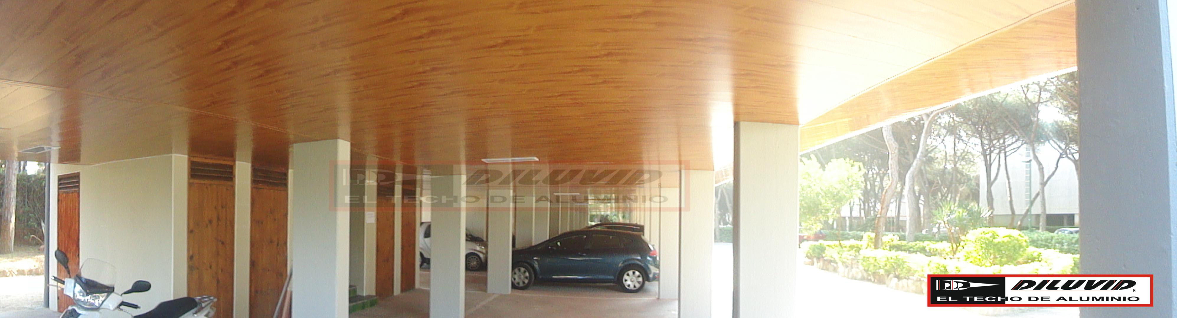 Porche, Exterior style clasico color ocre, azul oscuro, marron  diseñado por DILUVID | Marca colaboradora | Copyright si