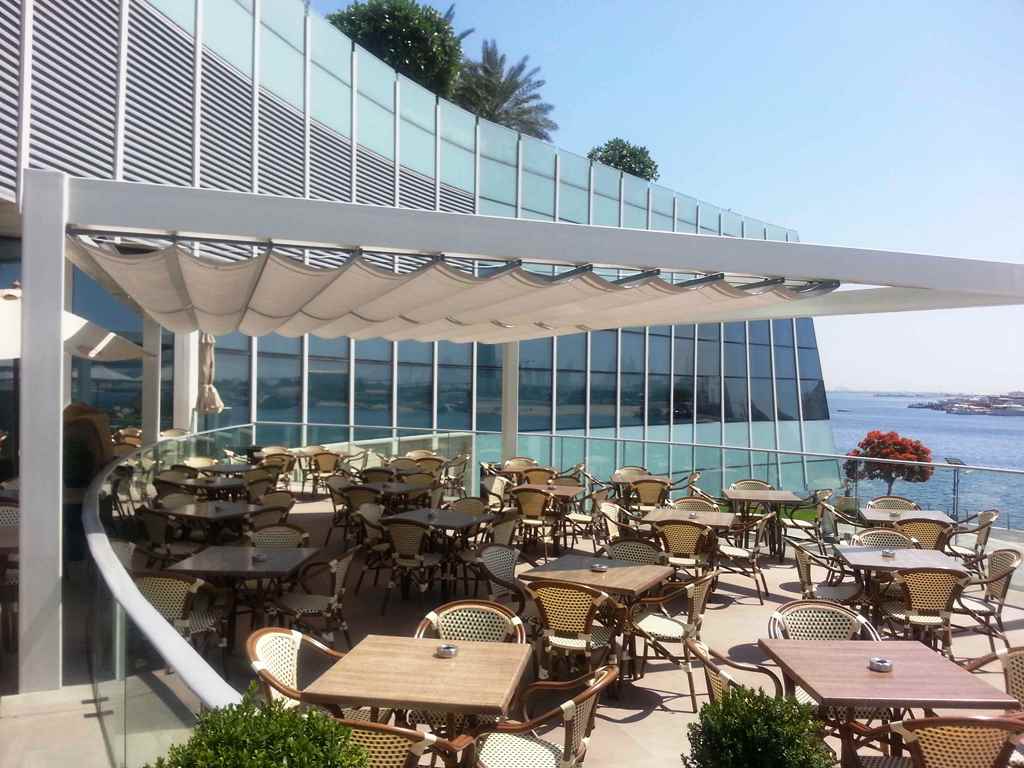 Terraza, Restaurante, Bar style clasico color beige, marron, blanco, gris  diseñado por Shadelab | Marca colaboradora 