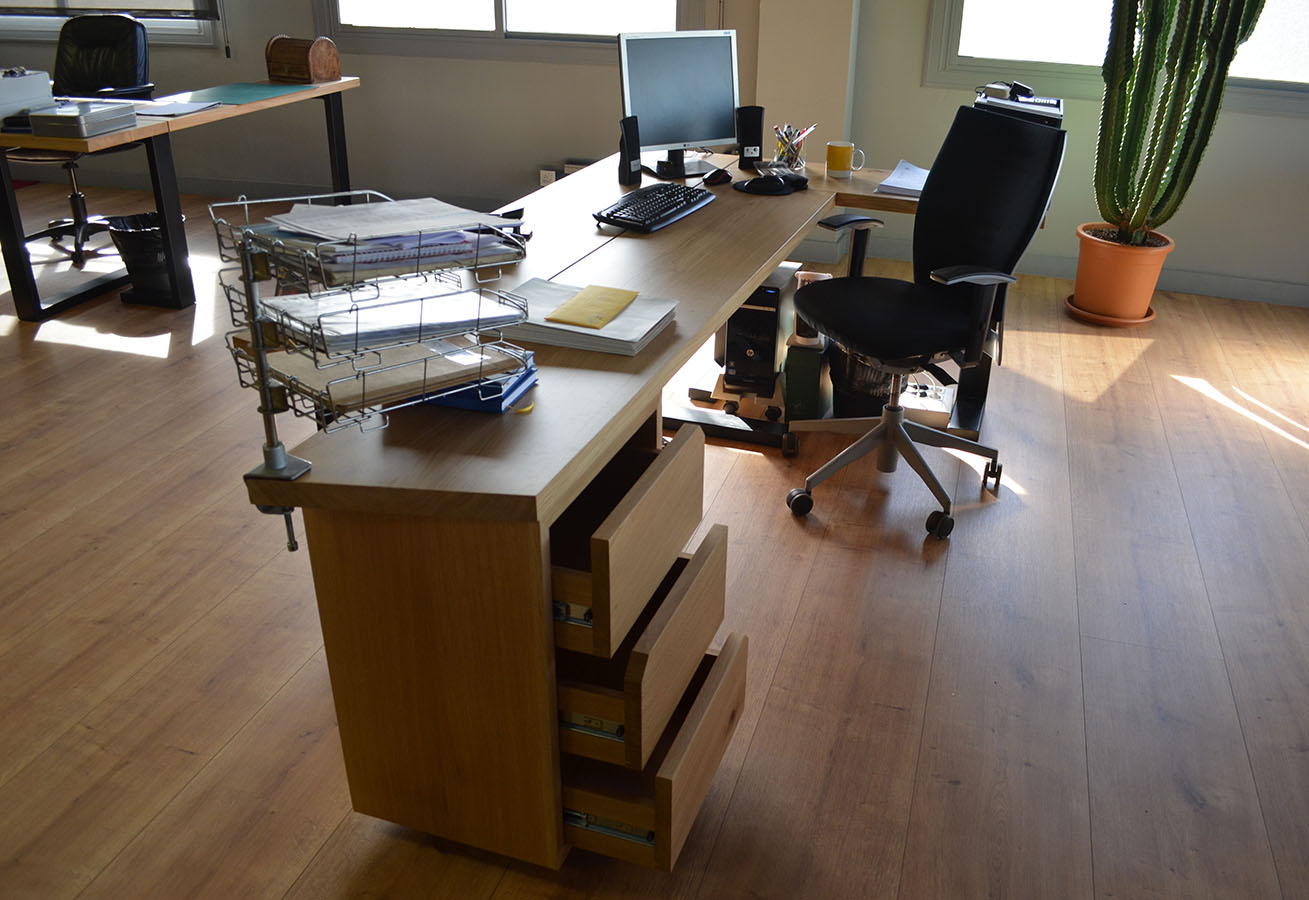 Oficina style moderno color ocre  diseñado por Qhands Wood Design Barcelona | Marca colaboradora | Copyright qhands
